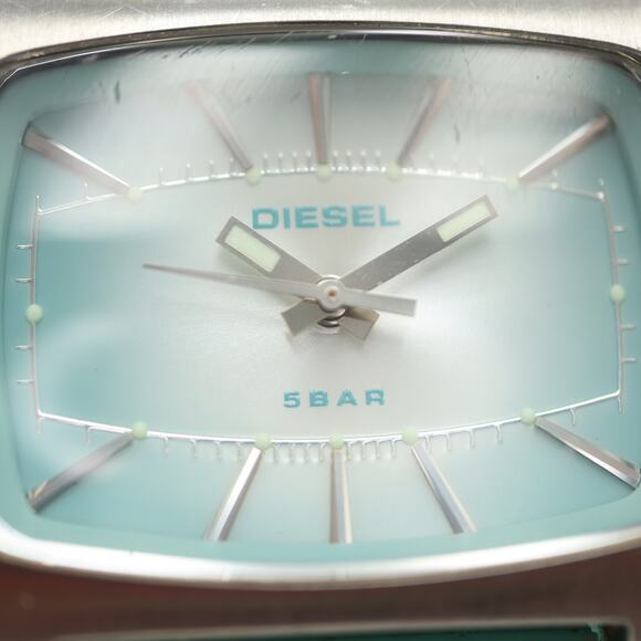 Diesel Ice Blue Silver Tone Tonneau 37mm Watch DZ2038 Silicone Strap New Battery - Picture 8 of 15